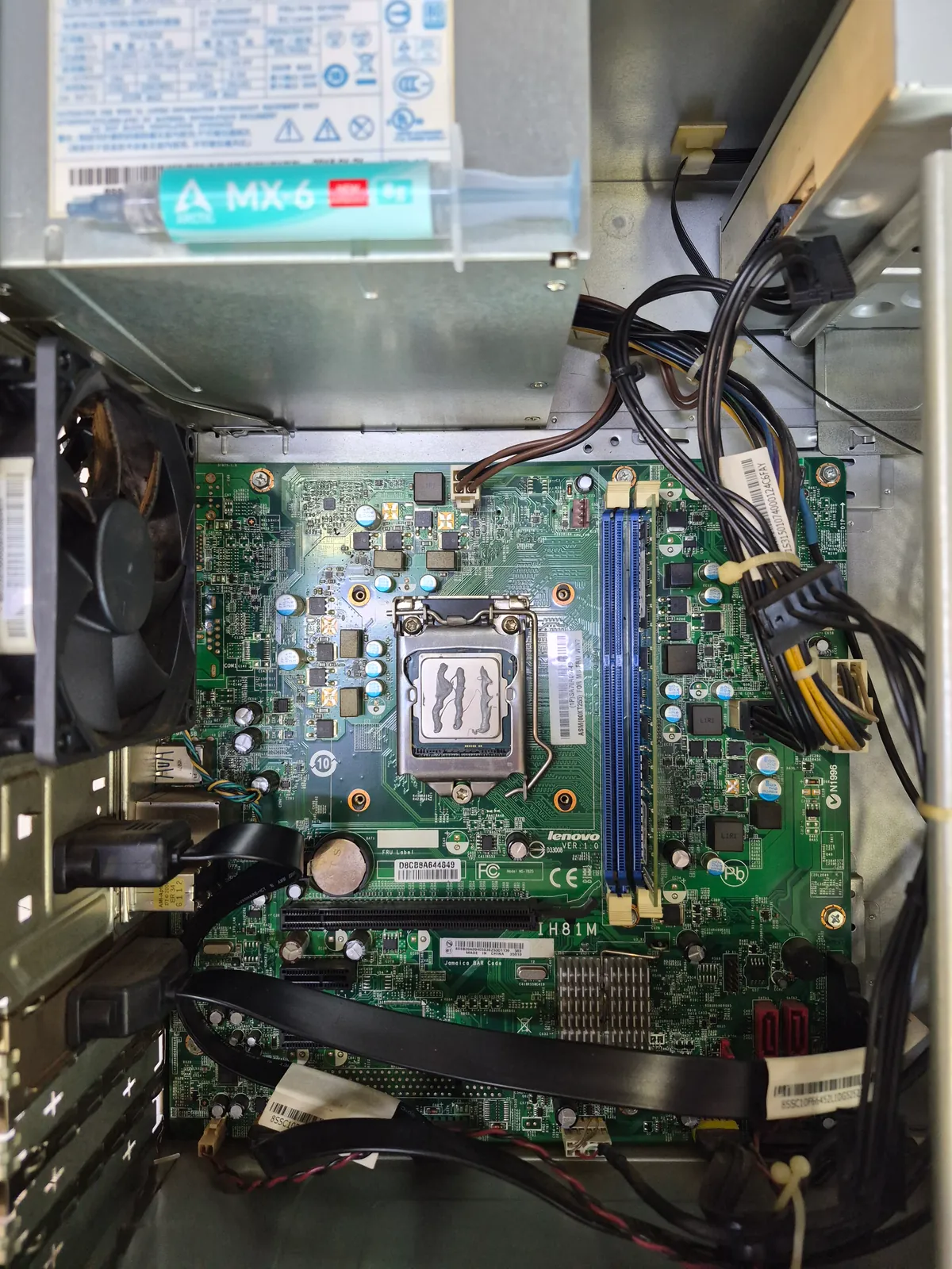 Yavaşlayan bilgisayarı hızlandırma için bakım sonrası temizlenmiş fan sistemi ve MX-6 termal macun uygulaması